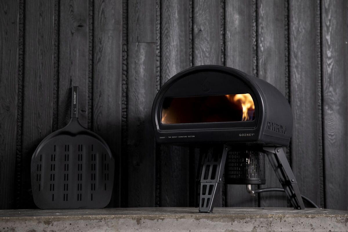 Gozney Roccbox Pizzaofen Set mit Abdeckhaube und Servierteller